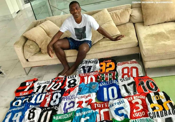 La camiseta de Roque, entre las joyas de Juan