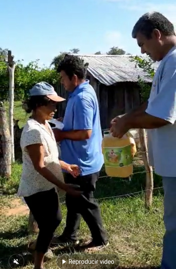 Familias muy humildes de Loreto reciben víveres