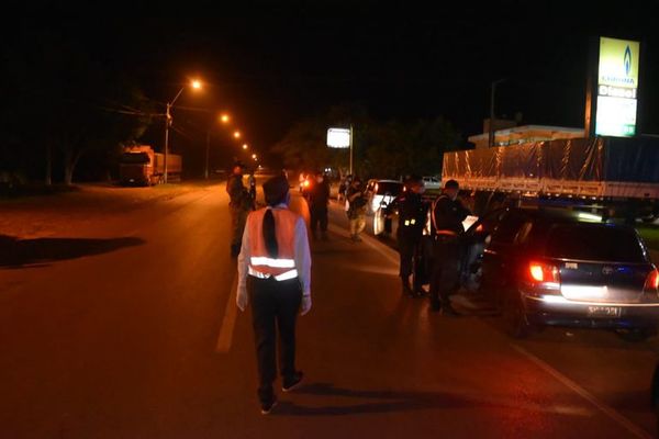En control policial, detienen a cuatro motociclistas en Carapeguá - Nacionales - ABC Color