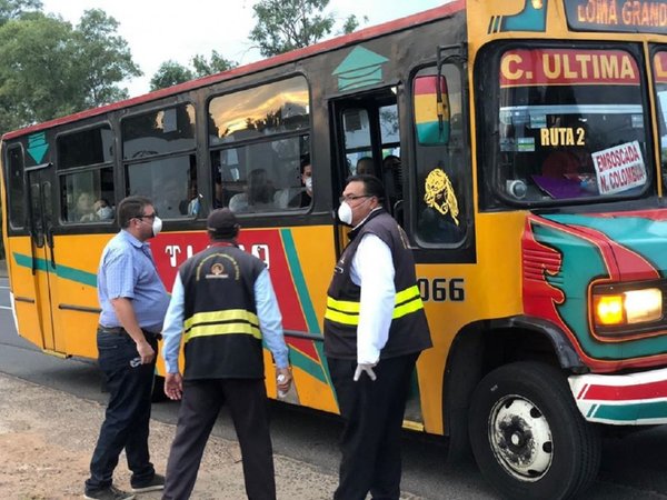 Los buses con destino al interior no circularán hasta el Domingo de Pascua