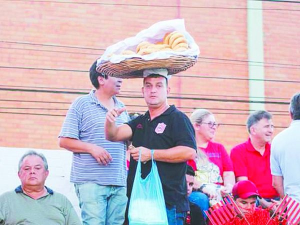 El aguante del Rayadito a su chipero incondicional