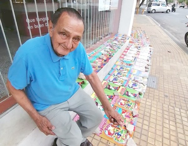 Abuelito por fin vendió sus libros | Crónica