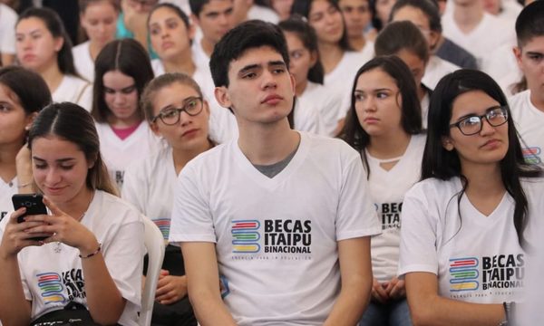 Nuevos becarios de Itaipú podrán retirar sus tarjetas de cobro desde hoy – Diario TNPRESS
