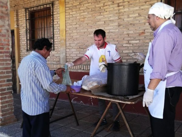 Bañado Tacumbú sazona olla popular con solidaridad y apoya a las familias