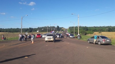 ANTE FALTA DE AGENTES POLICIALES CIUDADANOS DE SAN PEDRO DEL PNA BLOQUEAN ACCESOS