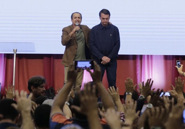 Bolsonaro recurrirá a la oración para 'liberar a Brasil del mal del coronavirus'