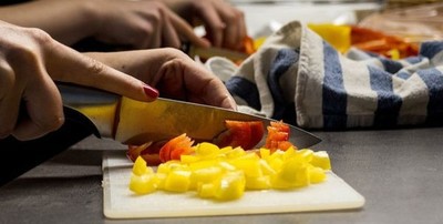 Cocineros elaboran alimentos para personas vulnerables » Ñanduti
