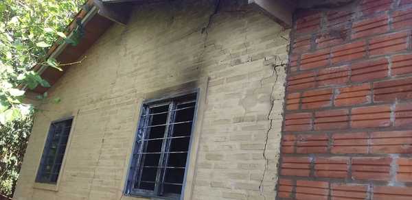 INCENDIO ESTRUCTURAL DEJA SIN CASA A HUMILDE FAMILIA EN COL. BONANZA