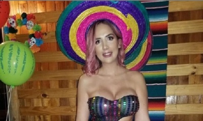 En plena pandemia, esta modelo fabrica un traje de baños con tapabocas