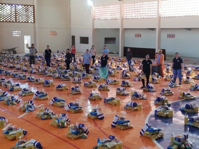 REPARTIERON LOS PRIMEROS 600 KITS DE VÍVERES EN TOMÁS R. PEREIRA 