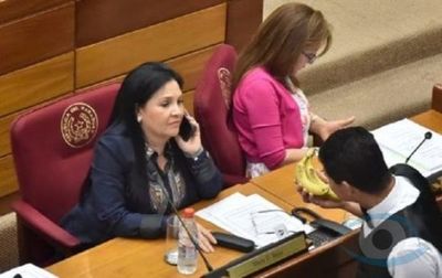 Efraín Alegre pide pérdida de investidura de senadora Bajac