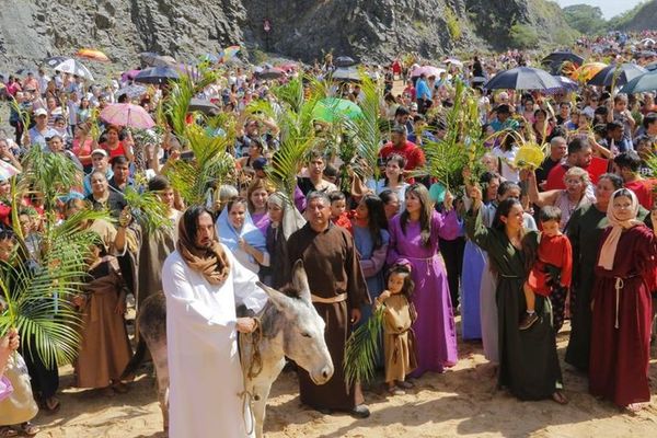 Vía Crucis en el cerro Ñemby llega a la pantalla chica   - Nacionales - ABC Color