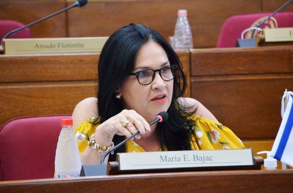 Imputan a senadora viajera por violar cuarentena y piden su desafuero •
