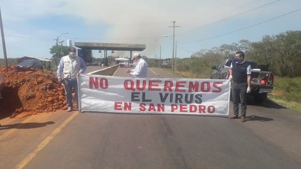 Sampredranos bloquean ruta en 25 de Diciembre  - Nacionales - ABC Color