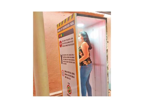 Venden cabina que desinfecta con un método automático