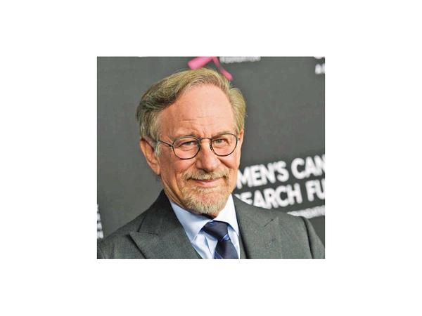 Spielberg envía comida y dona 500.000 dólares
