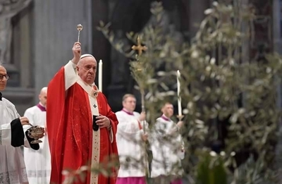 HOY / El papa inicia una Semana Santa sin fieles por el coronavirus