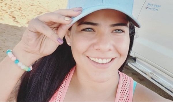 El sexy atuendo de Navila a la hora de colocar su palma