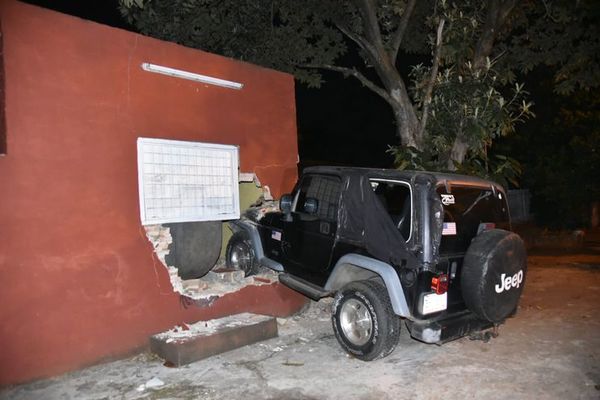 Violó la cuarentena, condujo ebrio y chocó contra una vivienda | Info Caacupe