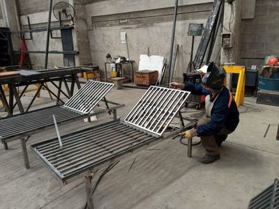 Fabrican 700 camas para reforzar sistema de salud