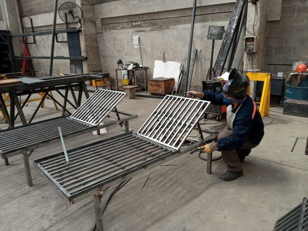Fabrican 700 camas para reforzar sistema de salud