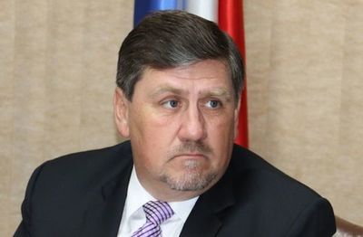Blas Llano exige inmediata renuncia a senadora Bajac