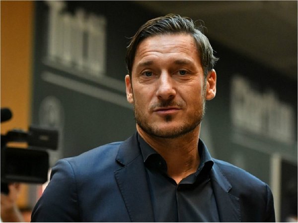 Totti busca al "nuevo Totti" con dos agencias de representación de jugadores