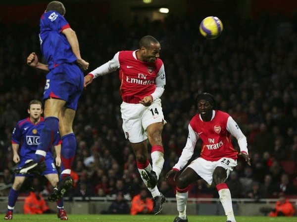 Adebayor y su recuerdo especial con Thierry Henry en el Arsenal