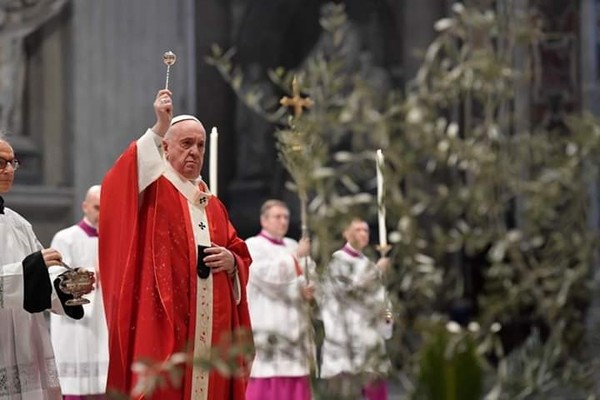 'Los héroes no son los que tienen fama o dinero, sino los que sirven a los demás' - Papa Francisco