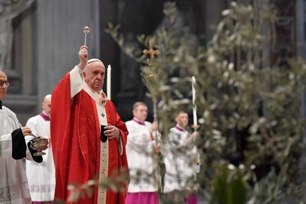 'Los héroes no son los que tienen fama o dinero, sino los que sirven a los demás' - Papa Francisco