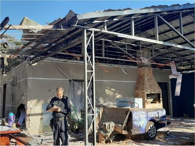 Puerto Irala: Hacen explotar una casa en atentado contra una pareja