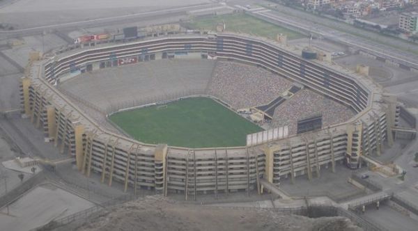 Perú considera el retorno del fútbol, pero a puertas cerradas