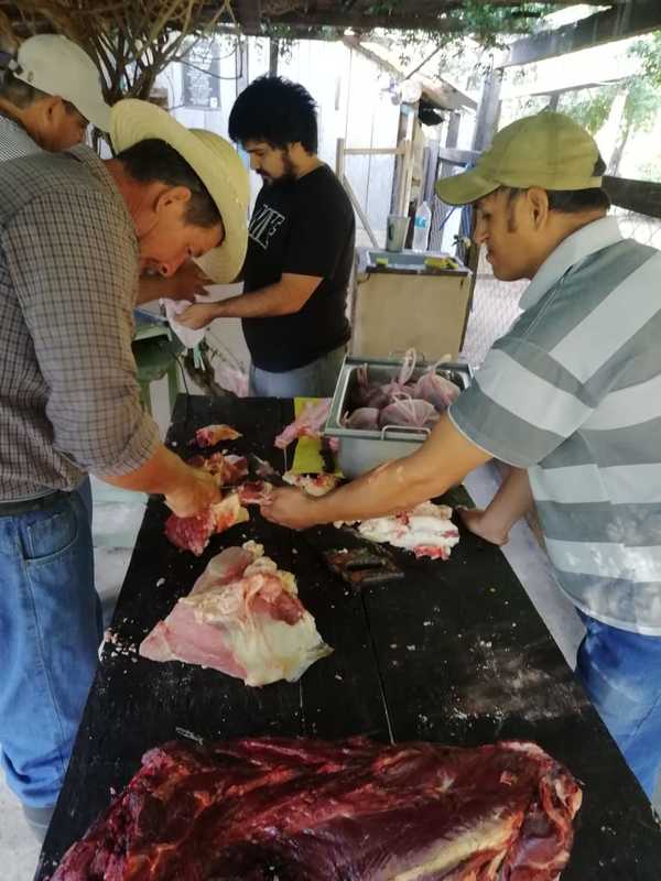 En menoria de antiguo poblador, distribuyen viveres y carne en Paso Horqueta