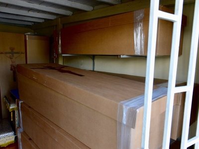 Unos 4.000 ataúdes de cartón para Guayaquil, donde siguen recogiendo cadáveres