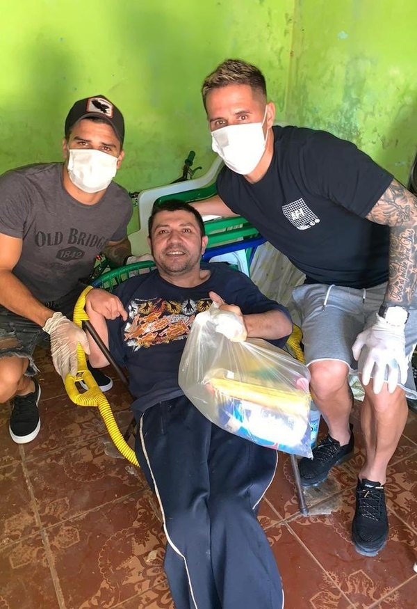 Jugadores de Guaireña FC ayudan a full | Crónica