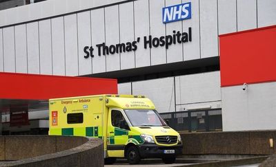 Johnson se somete a pruebas tras ser hospitalizado por COVID-19 - Mundo - ABC Color