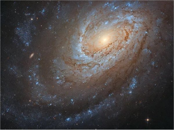 Registran foto de una galaxia caníbal