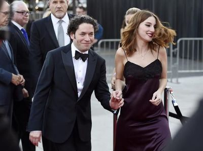 Dudamel invita a María Valverde a su programa de radio por el confinamiento  - Gente - ABC Color
