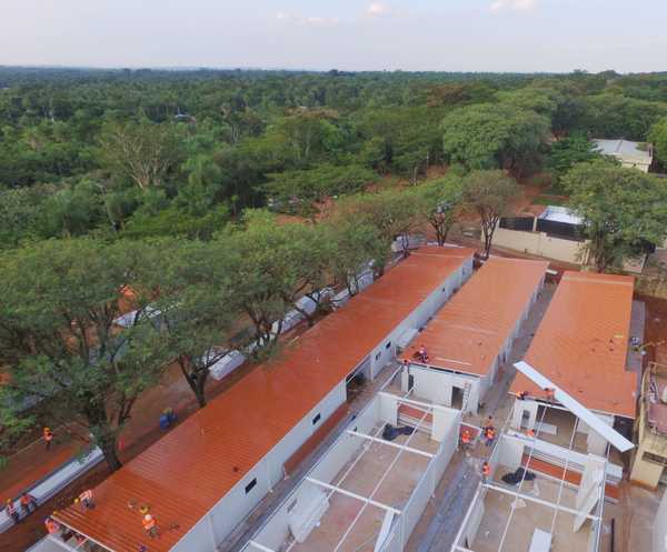 Avanza la construcción de los hospitales de contingencia con la colocación del techo de los futuros pabellones » Ñanduti
