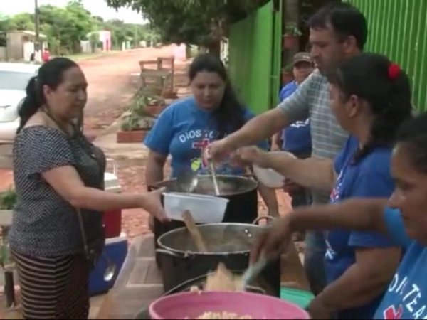 Pobladores de un barrio piden ayuda para continuar con la olla popular