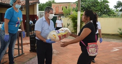 Entregan kits de víveres en 12 escuelas