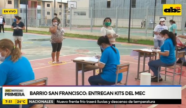 Barrio San Francisco: Entregan kits del MEC - ABC Noticias - ABC Color