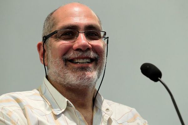 Arriaga: “Crear algo en una página en blanco se ha convertido en adicción” - Literatura - ABC Color