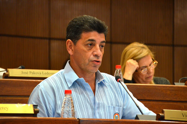 COVID-19: 'No se abrió el grifo', defiende senador sobre royalties para municipalidades