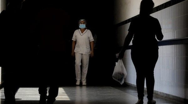 "Que nos llamen héroes si quieren, lo que no queremos es ser mártires" dicen médicos - Paraguay Informa