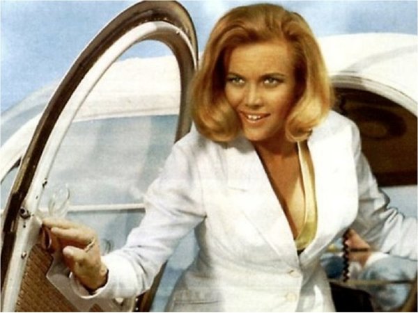 Muere Honor Blackman, chica Bond y estrella de Los Vengadores