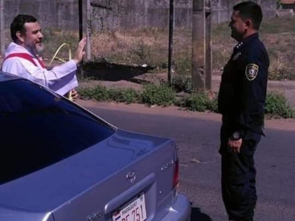 Policía detuvo a pa'i para pedirle su bendición