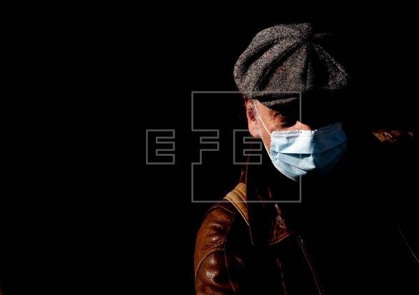 HOY / Turquía prohíbe vender mascarillas y las distribuirá gratis a los ciudadanos