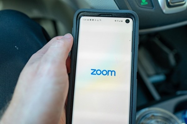 Fallas de seguridad en “Zoom” hizo que miles de videollamadas privadas de quedaran expuestas