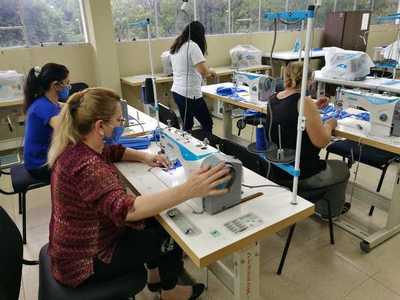 Ministerio de Trabajo ya confeccionó mas de 5000 tapabocas y 170 kits para médicos en el marco del COVID-19 | .::PARAGUAY TV HD::.